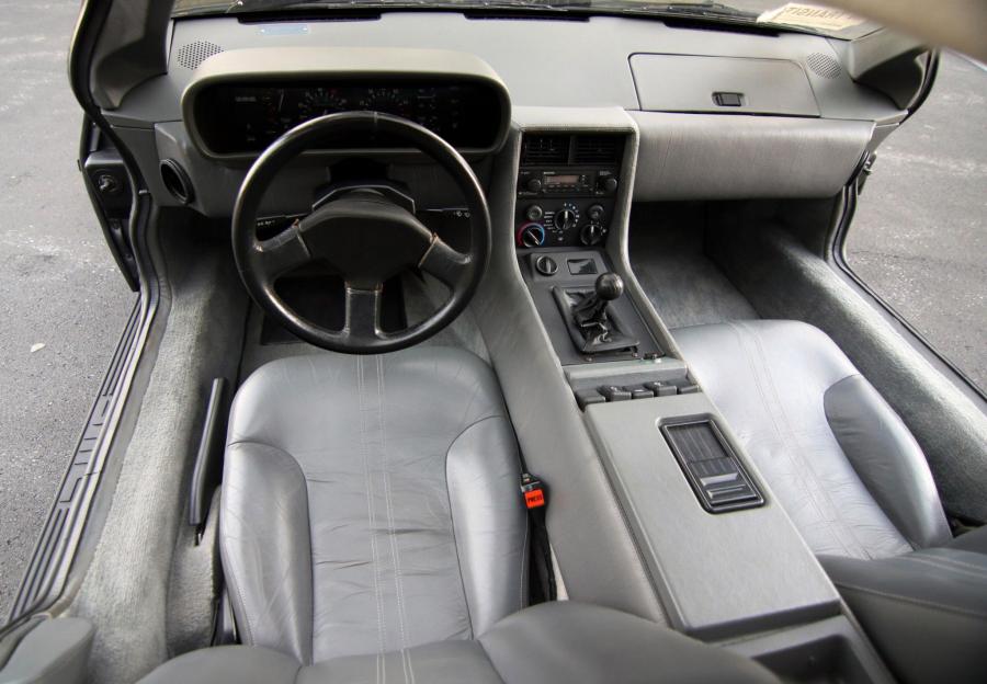 Торпедо DeLorean DMC-12 in Black 1981 года  (фото 72 из 207)